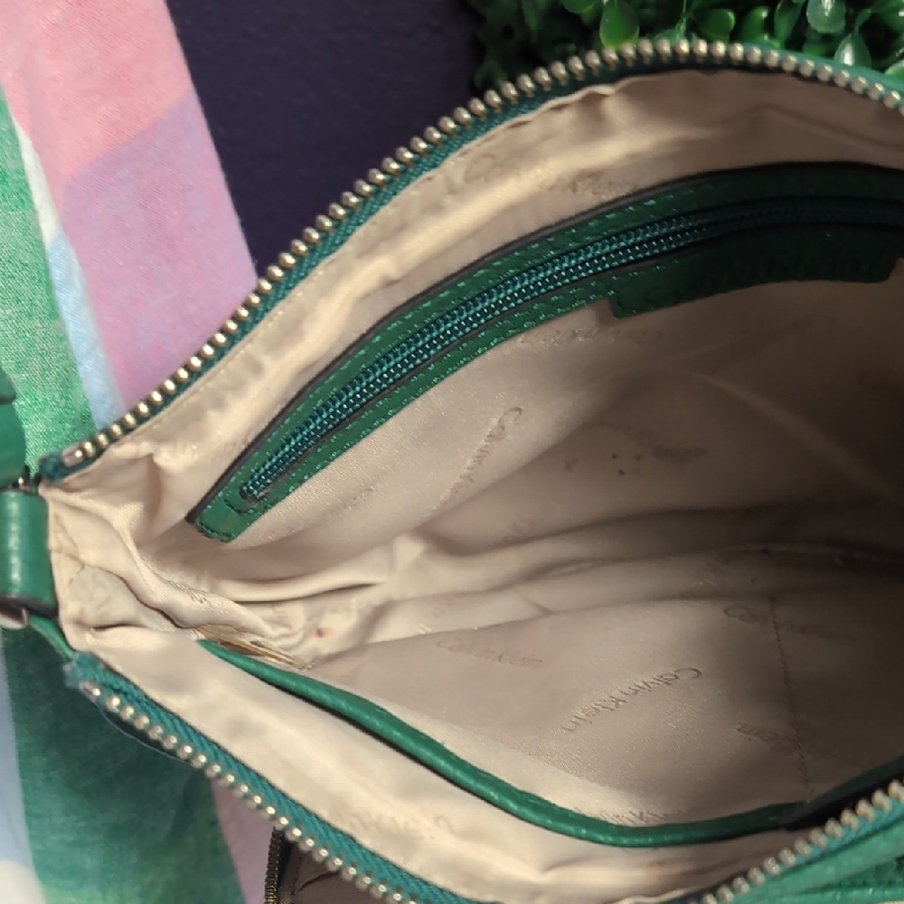Soft Green Pebble Leather Crossbody By Calvin Klein - Picture 9 of 14